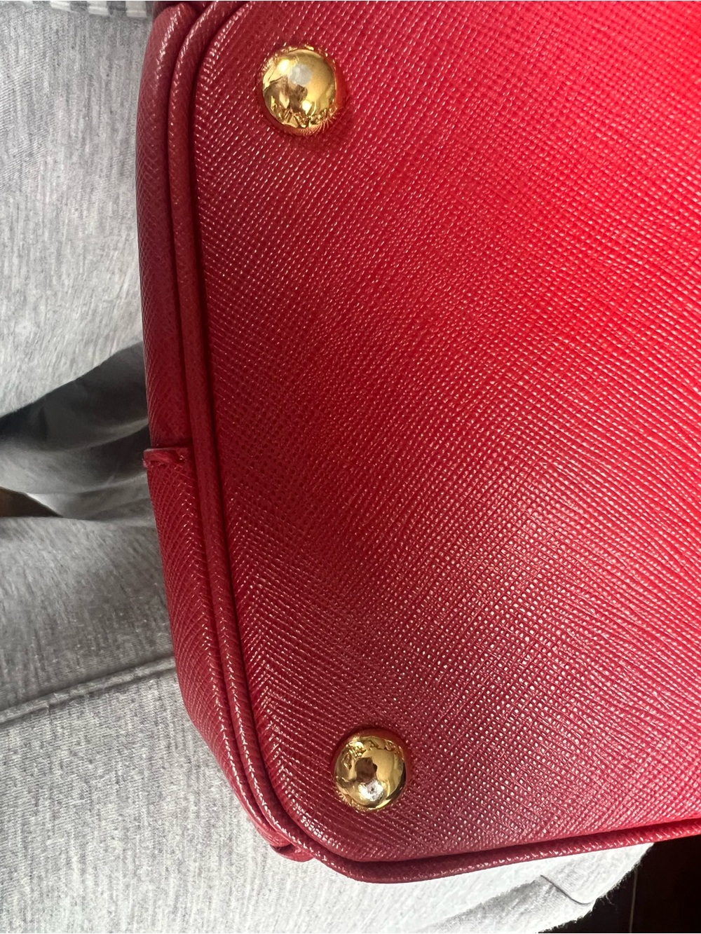 👜 Prada Saffiano Lux Galleria Double-Zip Tote – Vibrant Red - Picture 10 of 17